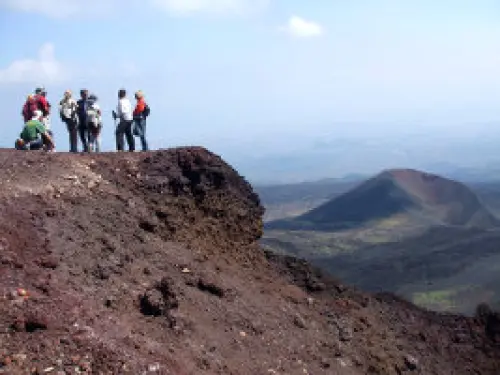 Itinerario di viaggio in Sicilia: l' Etna (Catania). Vacanze, escursioni, parapendio e il parco fluviale di Alcantara