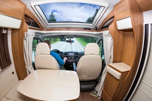 Viaggiare in camper, i segreti per una vacanza on the road senza intoppi