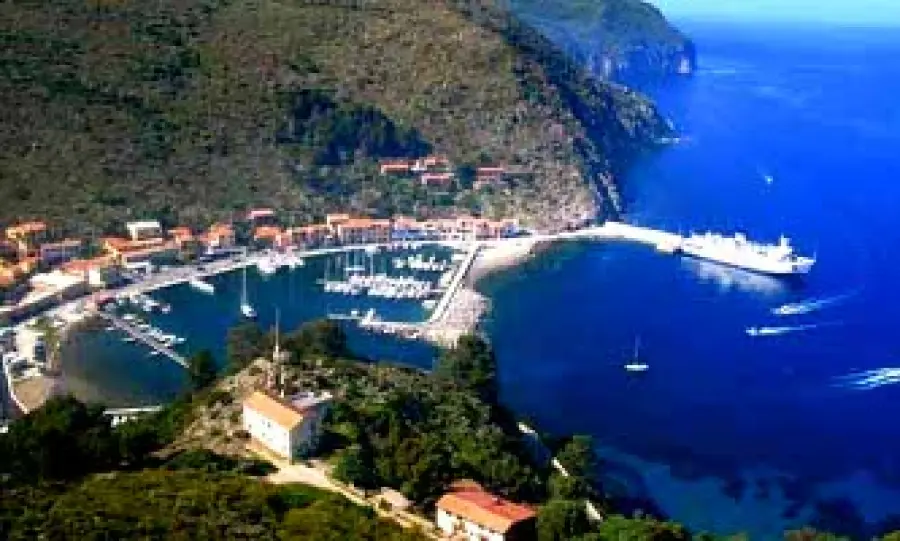 Itinerario di Viaggio all' isola di Capraia (Parco nazionale dell' Arcipelago Toscano). Cosa vedere a Capraia