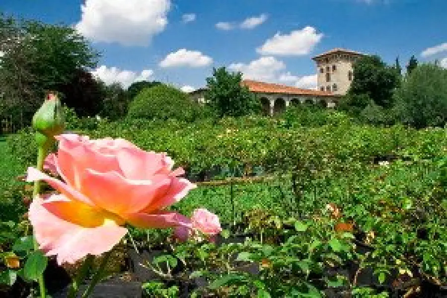 Il Castello Quistini in provincia di Brescia apre le porte dei suoi giardini con le  Rose in Franciacorta 