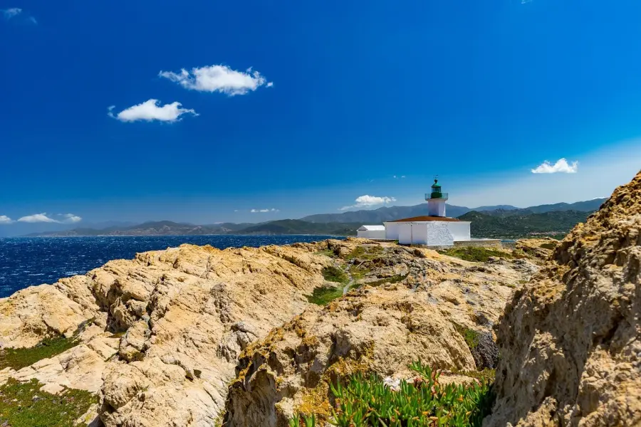 Esplorare la bellezza selvaggia della Corsica: per una vacanza indimenticabile