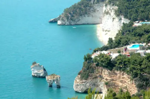 Vacanze in Puglia a Vieste sul Gargano: itinerario di viaggio tra grotte, spiagge e l' entroterra del Gargano