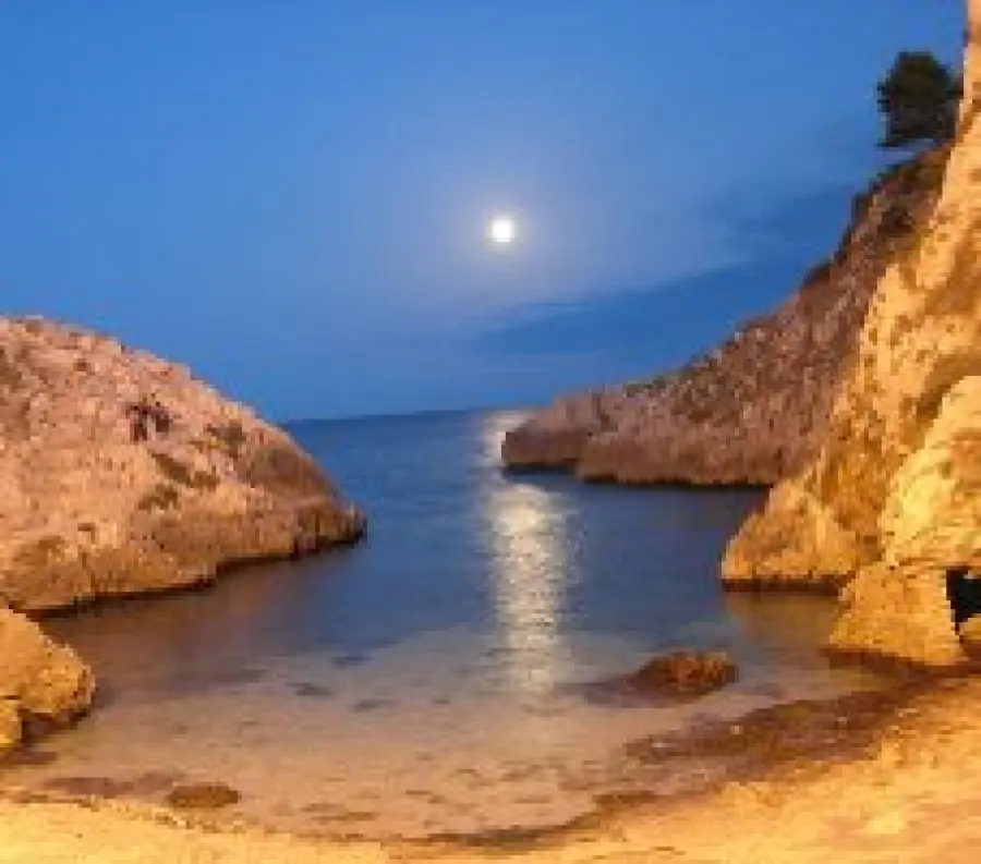 Riot Village 2009: vacanze nel Salento in campeggio per gli studenti. Dal 22 Luglio al 4 Agosto 2009 a Frassanito