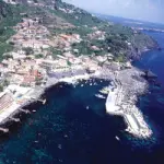 Vacanze in Sicilia ad Acireale: Terme, natura e storia. Itinerario di viaggio in Sicilia lungo la costa di Acireale