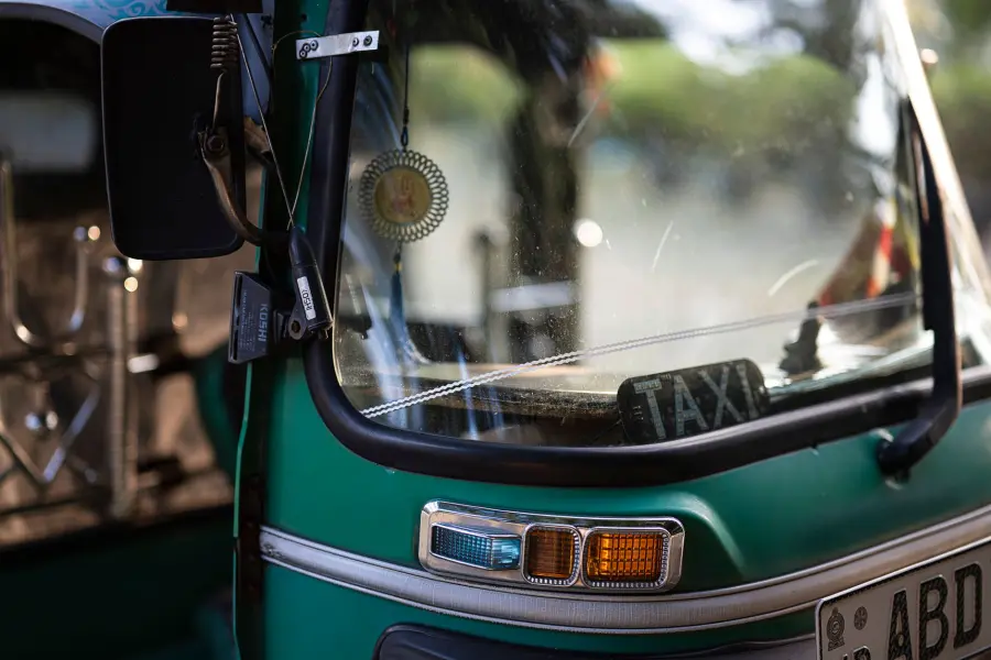 Come evitare le truffe in viaggio nel 2026