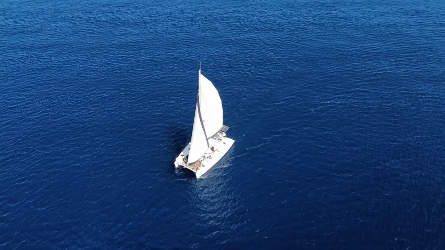 Navigare in catamarano: un modo diverso di vivere il mare