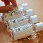 Liquidi nel bagaglio a mano: regole aggiornate 2026