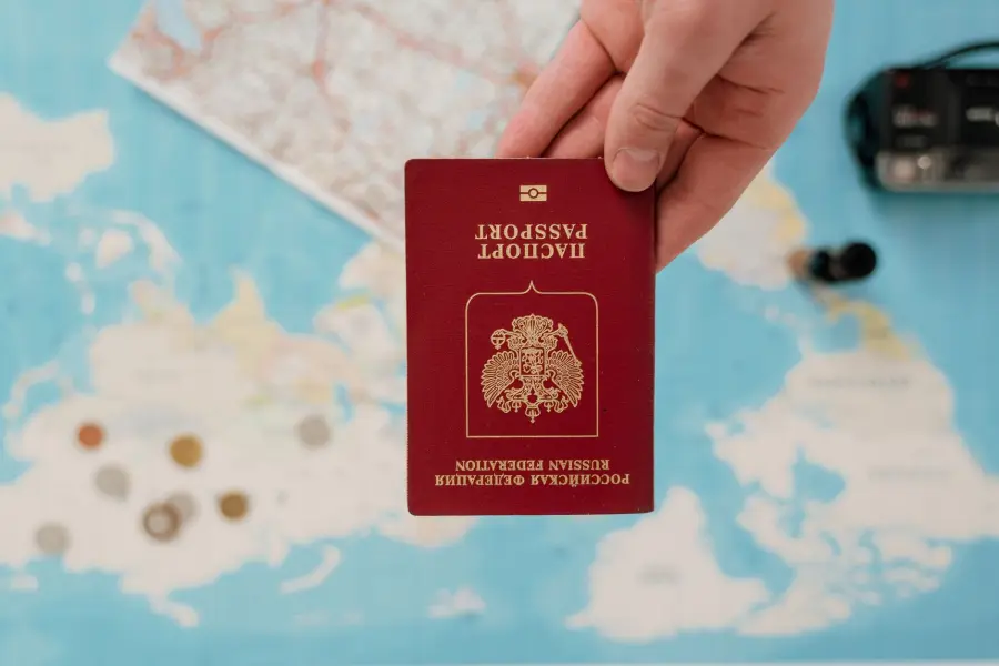 Passaporto minori: come richiederlo e far espatriare i figli