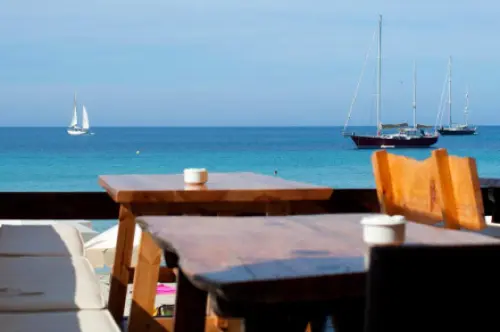 Tre giorni a Ibiza: apertura delle le discoteche il primo weekend di giugno