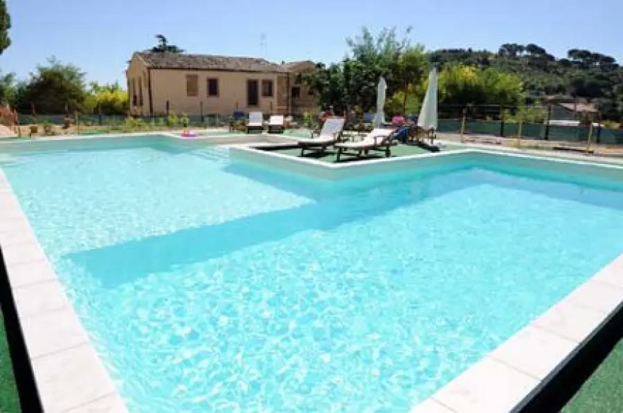 Vacanze Sicilia-Enna: agriturismo con piscina Villa Trigona. Vicino Villa Romana del Casale