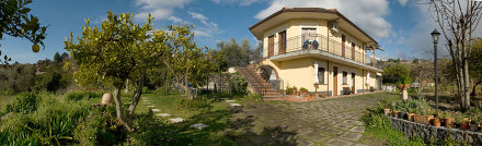 Agriturismo biologico dell' Etna a Trecastagni (Catania). Vacanze in Sicilia in agriturismo