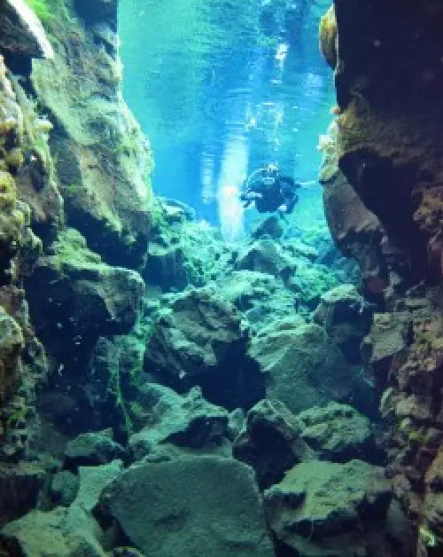 Islanda: immersioni nella faglia di Silfra. Lago Thingvallavath nel Parco Nazionale Thingvellir