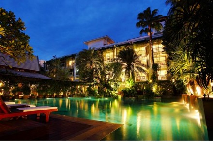 Vacanza all' isola di Phuket in Thailandia: Burasari resort. Spiaggia e vita notturna