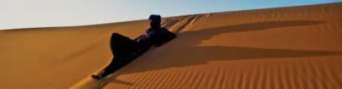 Fare trekking nel deserto: tour organizzati a piedi e in fuoristrada. Viaggi Avventura
