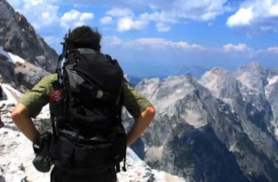 Trekking sulle Alpi: escursioni guidate e percorsi ad alta quota. Vacanze in montagna