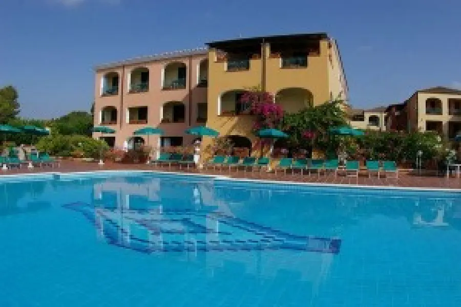 Sardegna-Offerte viaggio mare Giugno 2013: sette giorni a Cala Ginepro-Orosei (Nuoro)