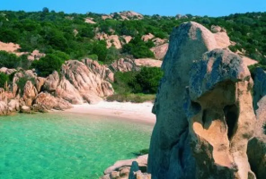 Vacanze Sardegna San Teodoro: spiaggia della Cinta, Cala d' Ambra, Hotel l' Esagono
