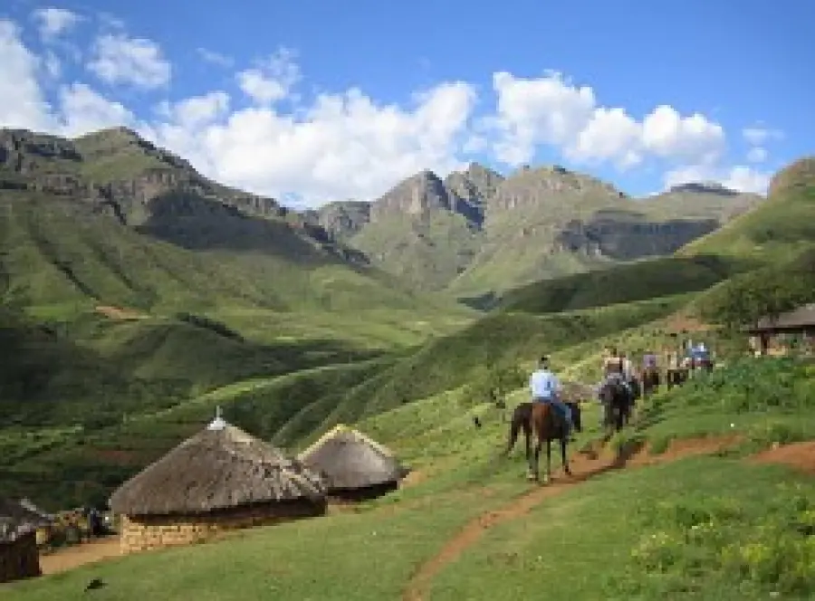 Itinerario viaggio Lesotho (Sudafrica): parco naturale, la capitale Maseru, villaggio di Teyateyaneng