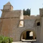 Cosa vedere a Ibiza: necropoli e villaggio fenicio, area protetta di Ses Salinas