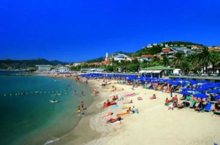 Spiagge libere della Liguria (Savona-Riviera di Ponente): vacanze al mare in Liguria