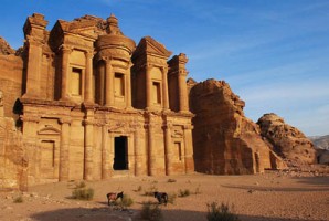 Tour 8 giorni Giordania: Amman, Castelli nel deserto, Madaba, Monte Nebo, Kerak, Petra, Mar Morto