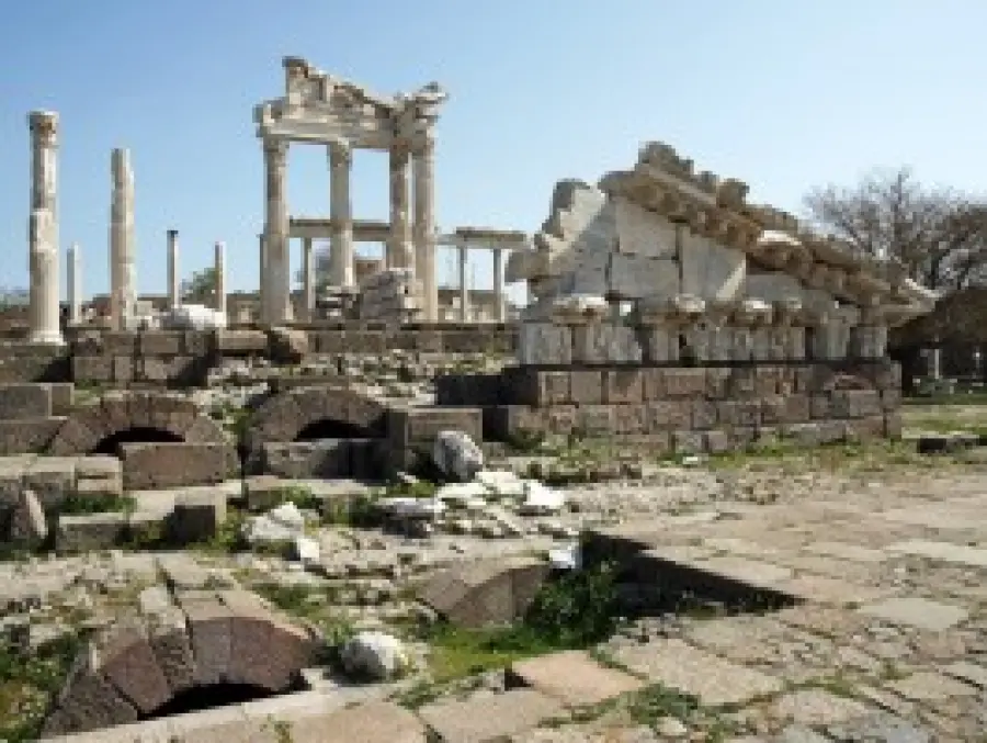 Viaggio in Turchia: Pergamo-Troia-Efeso-Priene-Mileto-Trebisonda-Sumela-Ankara-Cappadocia