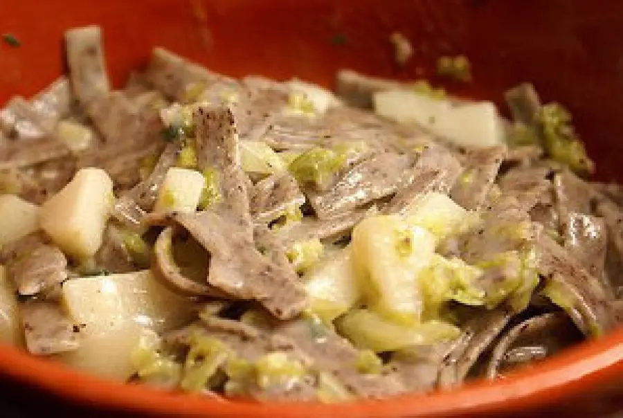 Vacanze invernali in montagna in Piemonte e in Lombardia: guida ai ristoranti in cui mangiare piatti tipici