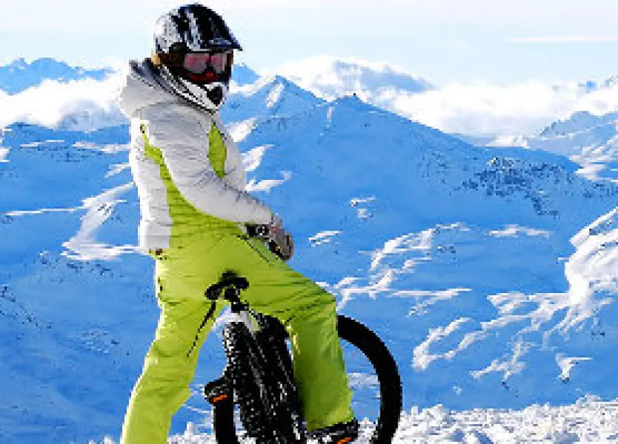 Sport invernali sulla neve in Val Thorens (Francia), Trentino Alto Adige, Valle d' Aosta, Lombardia