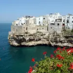 Guida vacanze Puglia: cosa vedere a Polignano a Mare e Conversano (Bari), e cosa vedere a Trani (Barletta)