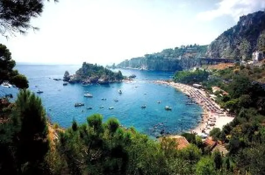 Cosa vedere a Taormina (Sicilia): Corso Umberto, il Duomo, il Teatro Greco, la Villa Comunale e le spiagge