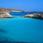 Guida viaggio Sicilia: vacanze al mare sull' isola di Lampedusa. Escursioni in barca, calette e spiagge