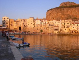Vacanze A Cefalù Palermo Sicilia Spiagge E Monumenti Di